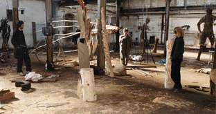 somerset artists working on sculptures and willow figures.gif